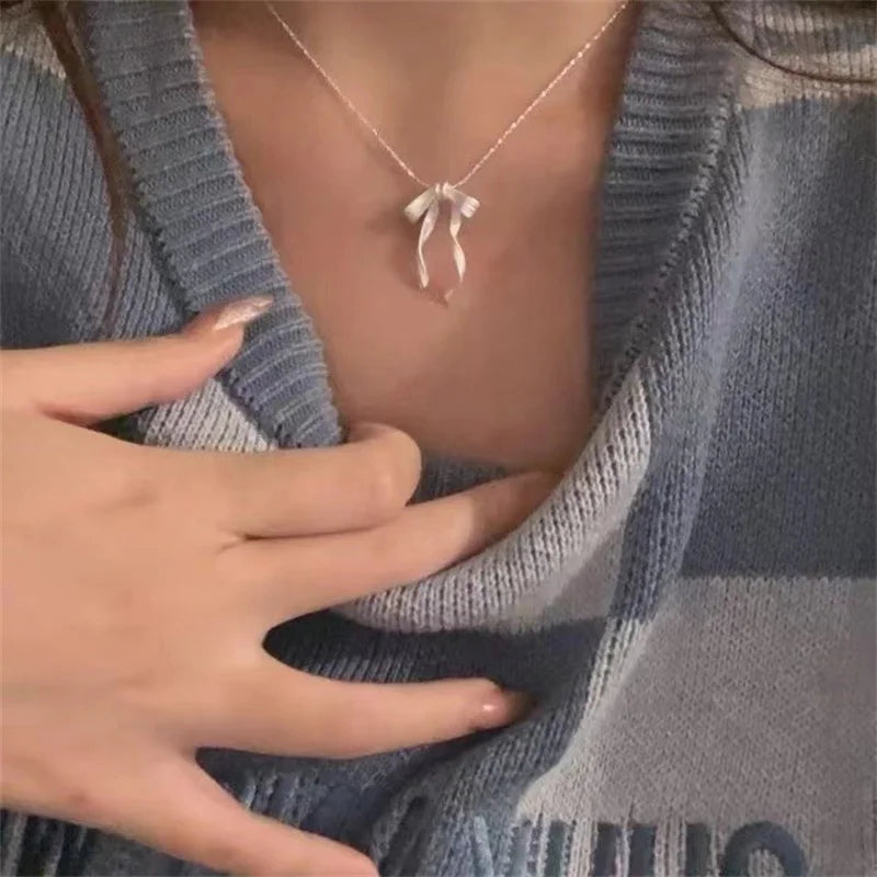 Exquisite Bow Pendant