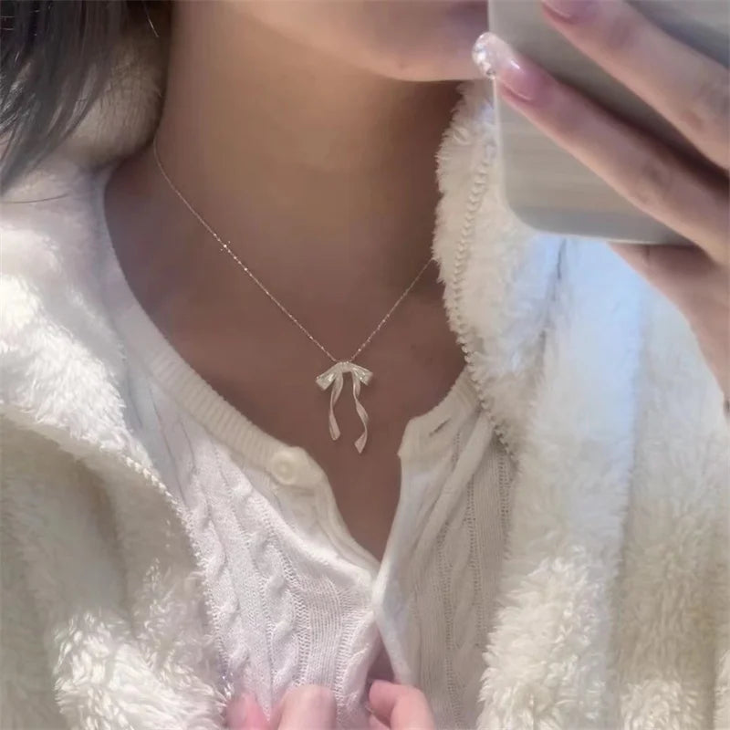 Exquisite Bow Pendant