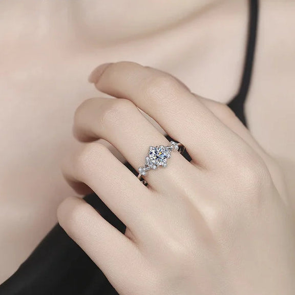Luxury Snowflake Moissanite Ring