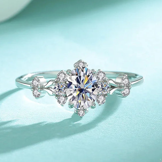 Silver ring with floral design on a light blue background, featuring the Coderia brand.